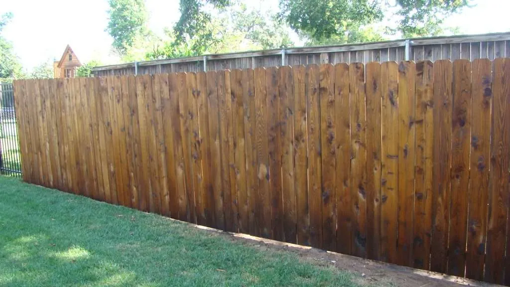 DSC05307 a cedar fence with a warm brown stain applied to it.