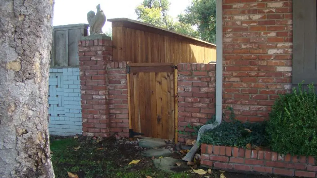DSC05407 This is a new wooden gate that has been stained with wood defender leatherwood stain.