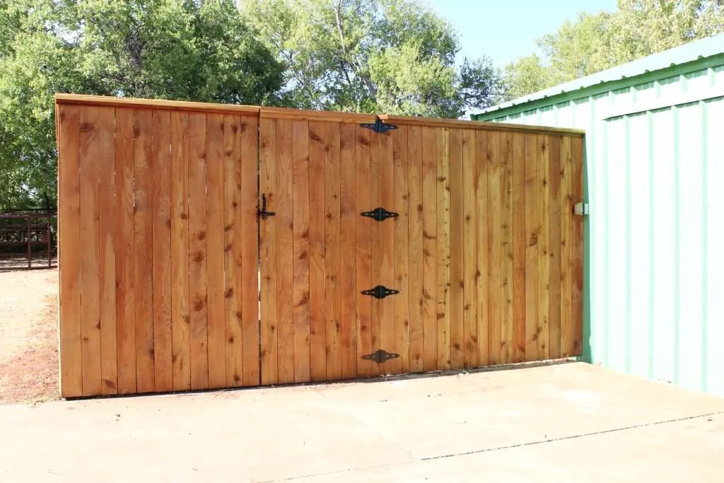 IMG_0784 a new 8 foot tall fence that has just been stained with clear glow stain from Wood Defender.