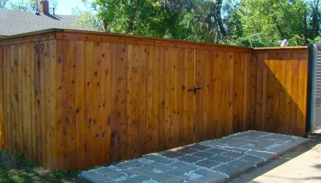 cedar tone wood defender Wood Defender cedar tone fence stain color has just been applied to this cedar fence.